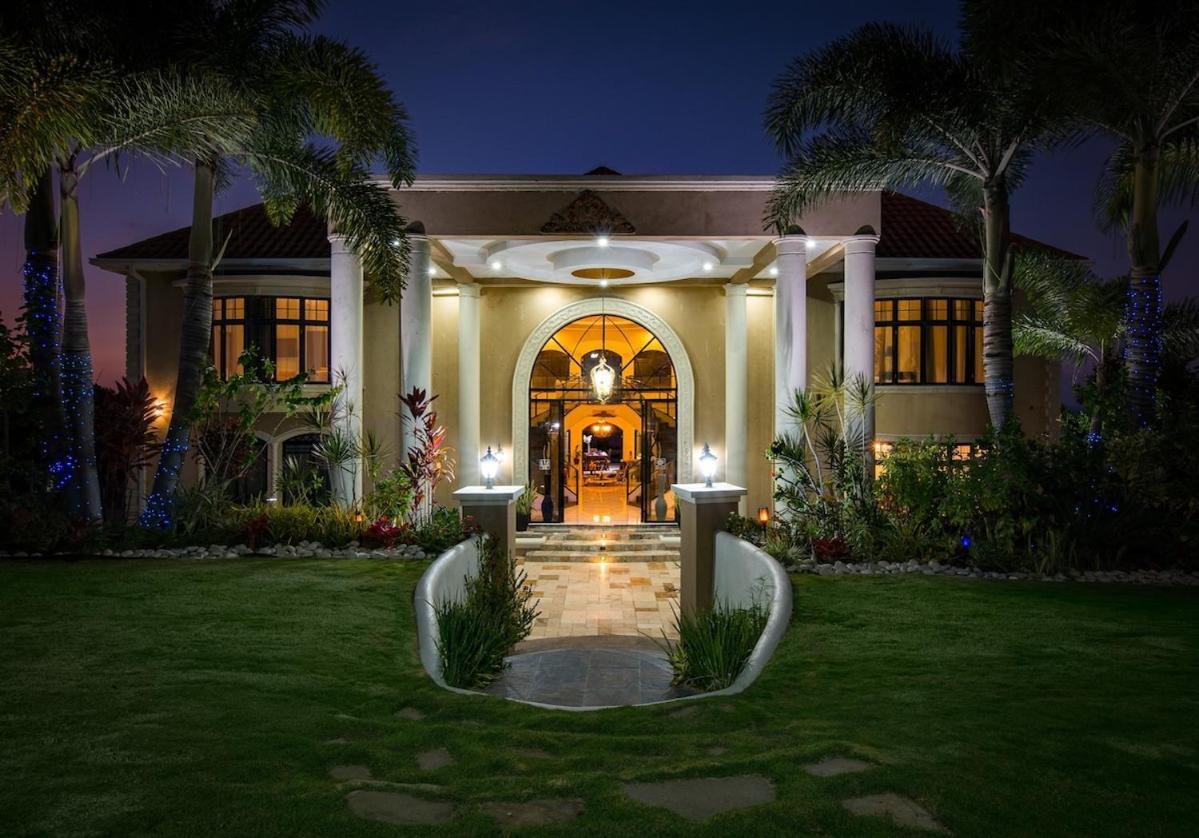 Villa Mimosa Jamaica Exclusive Luxury Stay- Resort Vibe Discovery Bay Buitenkant foto